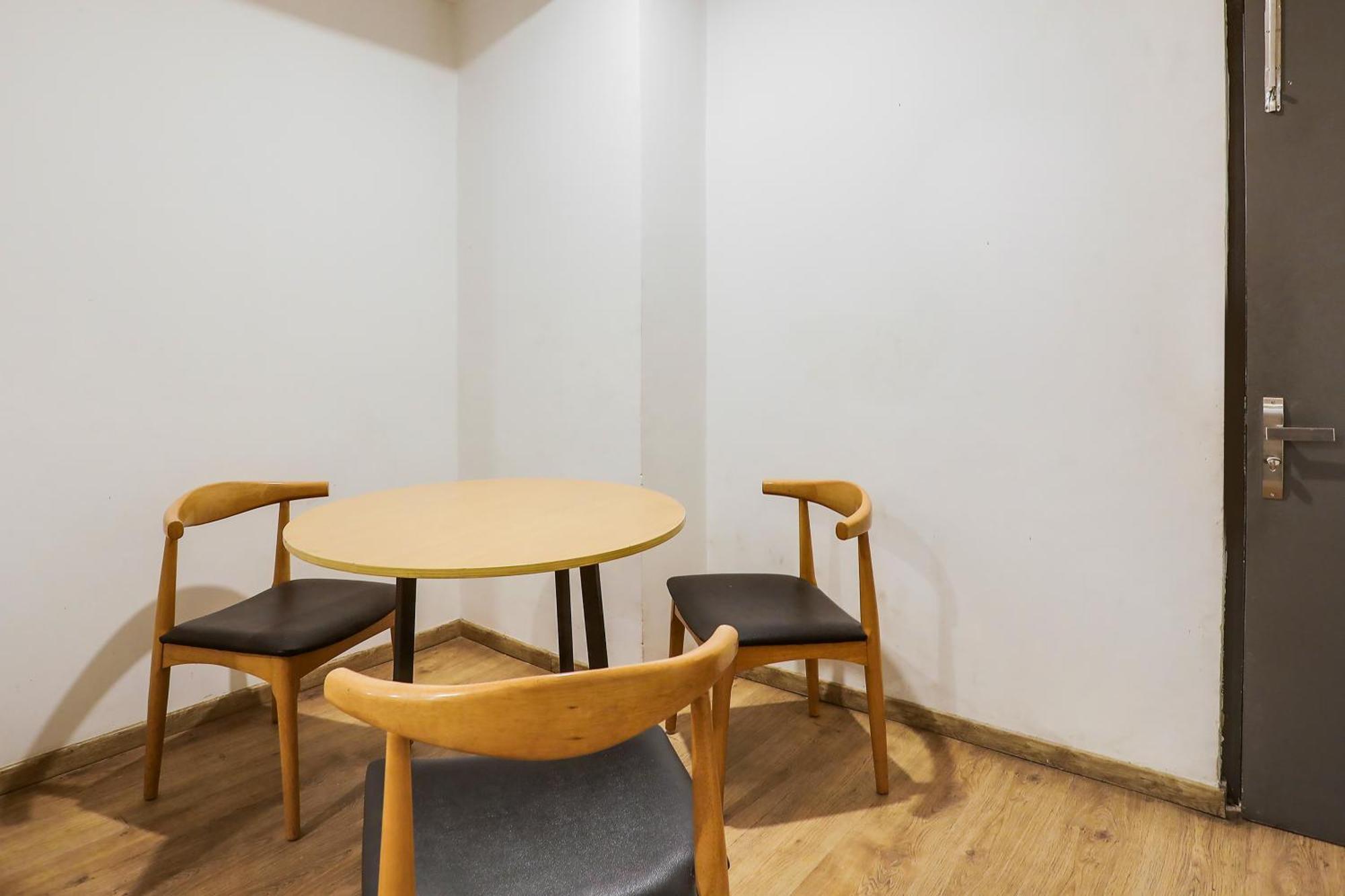 OYO Townhouse 176 Rajdhani Residency Sururnagar Buitenkant foto