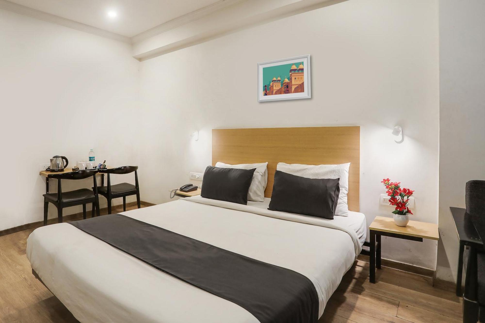 OYO Townhouse 176 Rajdhani Residency Sururnagar Buitenkant foto