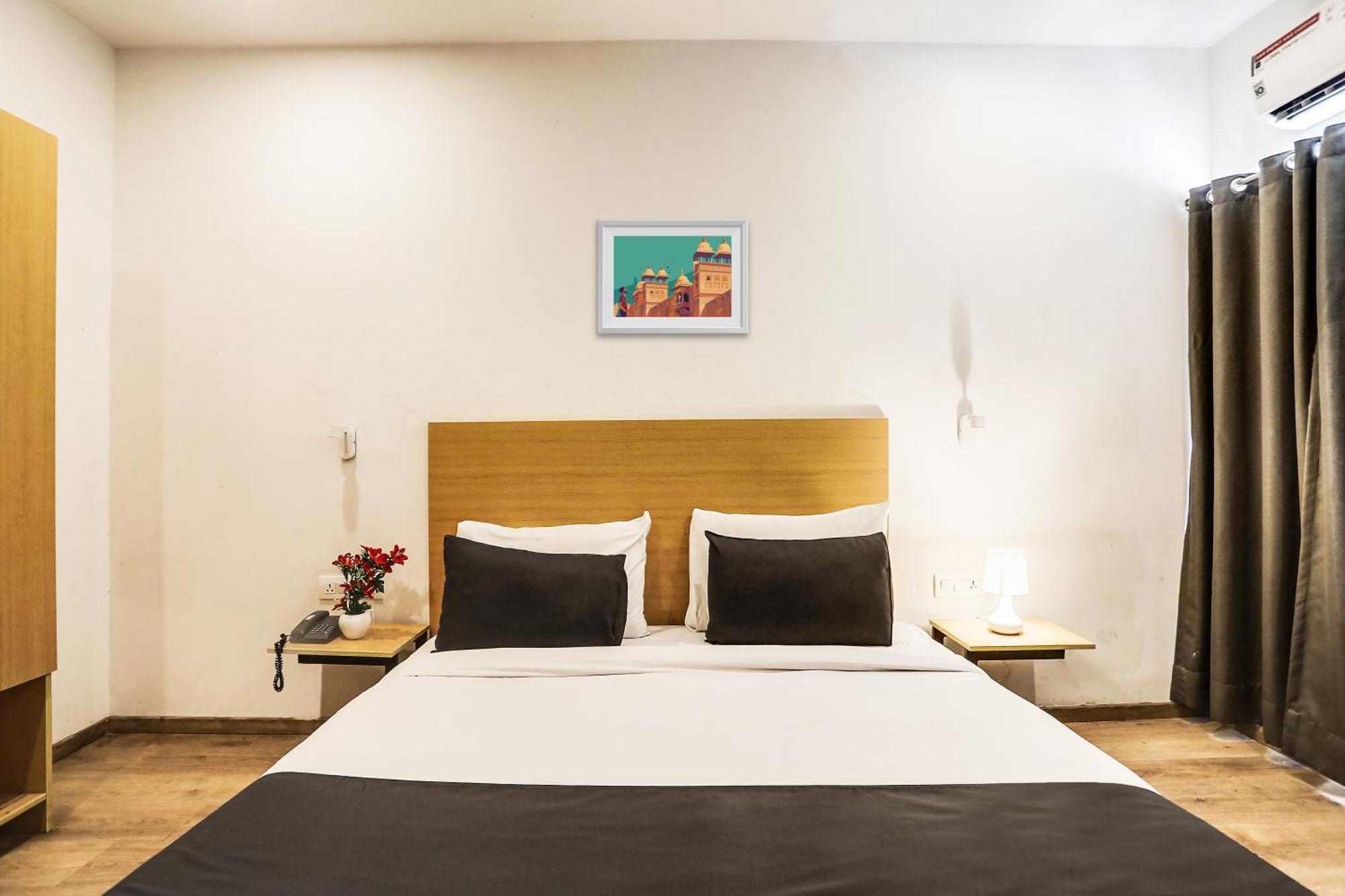 OYO Townhouse 176 Rajdhani Residency Sururnagar Buitenkant foto